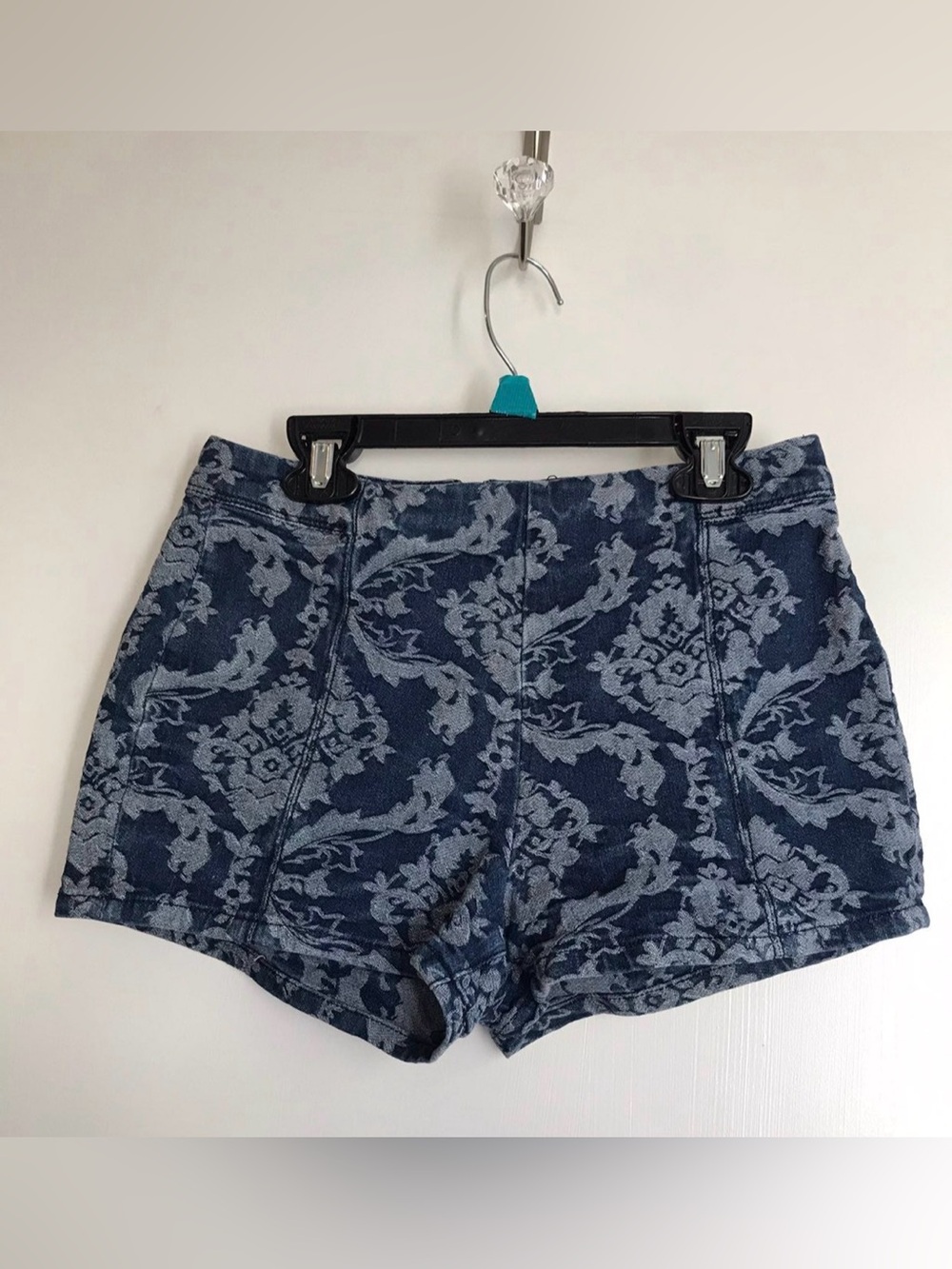 Bullhead blue floral jacquard high-rise short shorts